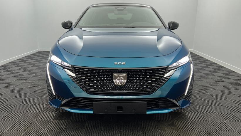 Aperçu du véhicule : BlueHDi 130ch S&S EAT8 GT Bleu Obsession avec 3600€ d'équipements inclus