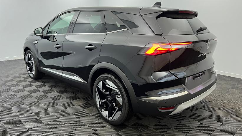 Aperçu du véhicule : E-Tech full hybrid 145 Iconic Noir Etoilé avec 800€ d'équipements inclus