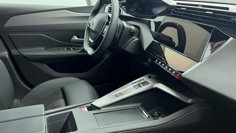 Aperçu du véhicule : Hybrid 145 e-DCS6 GT Rouge Elixir avec 2200€ d'équipements inclus