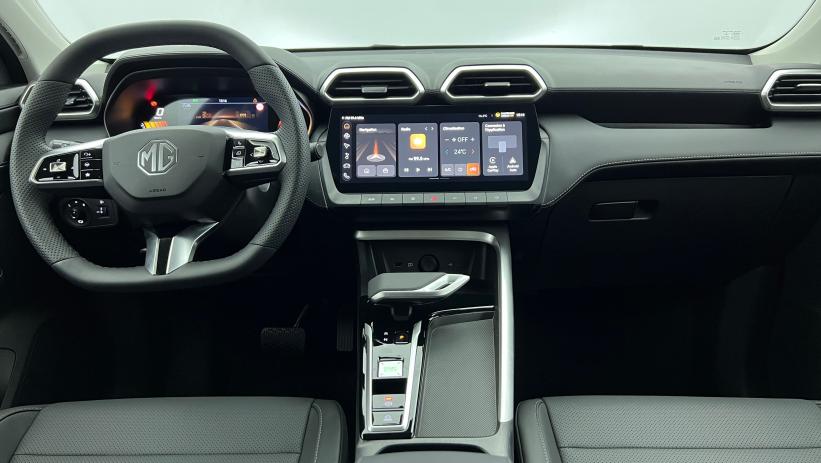 Aperçu du véhicule : 1.5 L Hybrid+ 197 ch Luxury Pebble Black avec 650€ d'équipements inclus