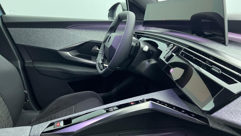 Aperçu du véhicule : Nouveau Hybrid 145 e-DCS6 GT Bleu Ingaro avec 2900€ d'équipements inclus