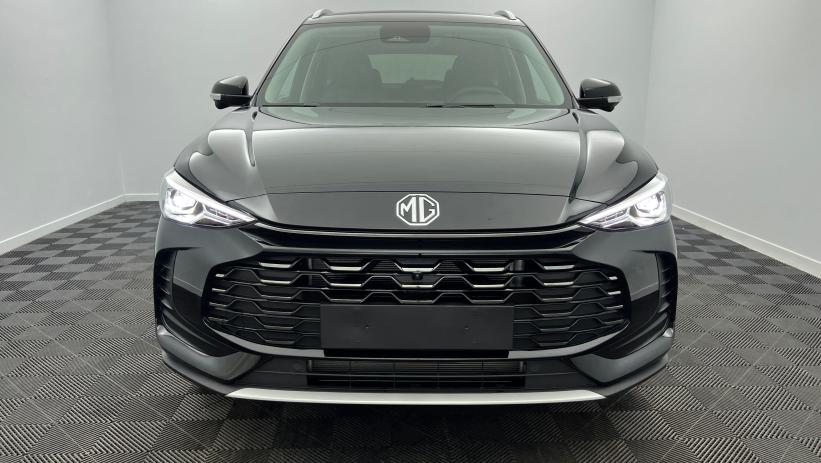 Aperçu du véhicule : 1.5 L Hybrid+ 197 ch Luxury Pebble Black avec 650€ d'équipements inclus