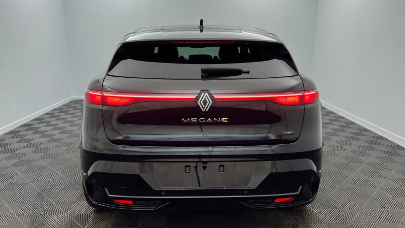 Aperçu du véhicule : 220 ch autonomie confort Techno Noir Etoilé avec 4000€ d'équipements inclus