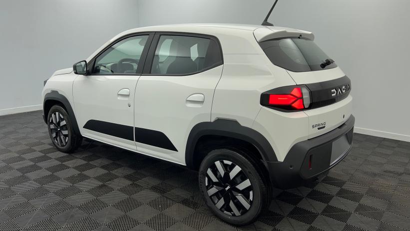 Aperçu du véhicule : 65 Expression Blanc Kaolin avec 260€ d'équipements inclus