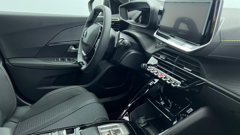 Aperçu du véhicule : PureTech 130 S&S EAT8 (Nouvelle courroie de distribution) GT Gris Artense avec 1400€ d'équipements inclus