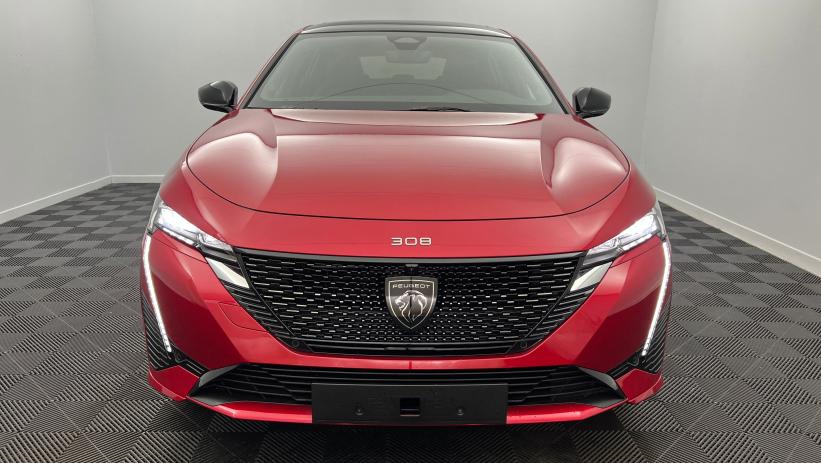 Aperçu du véhicule : BlueHDi 130ch S&S EAT8 GT Rouge Elixir avec 4700€ d'équipements inclus