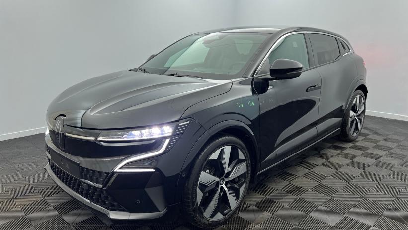 Aperçu du véhicule : 220 ch autonomie confort Techno Noir Etoilé avec 4000€ d'équipements inclus