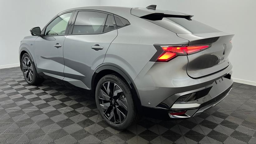 Aperçu du véhicule : E-Tech full hybrid 200 esprit Alpine Gris schiste - Toit Noir Etoilé avec 3150€ d'équipements inclus