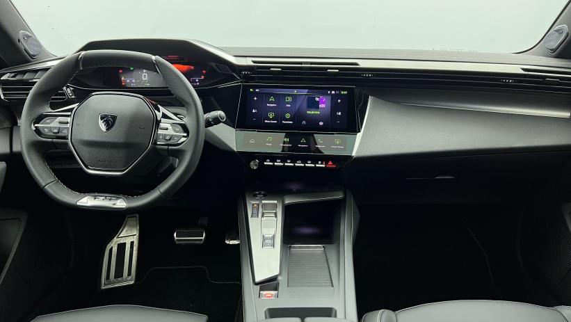 Aperçu du véhicule : BlueHDi 130ch S&S EAT8 GT Noir Perla Nera avec 4500€ d'équipements inclus