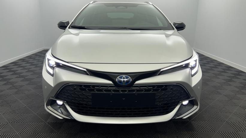 Aperçu du véhicule : Hybride 178ch Design Gris Argent avec 2540€ d'équipements inclus