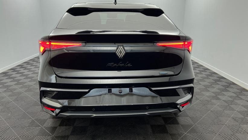 Aperçu du véhicule : E-Tech full hybrid 200 esprit Alpine Noir Etoilé avec 2650€ d'équipements inclus