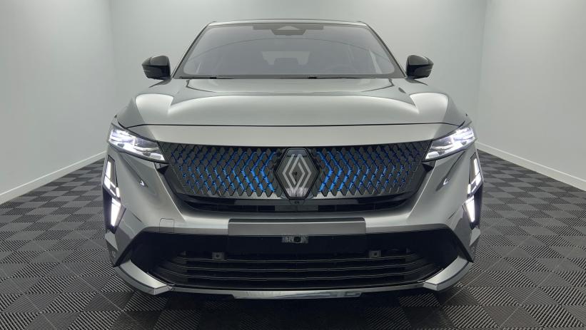 Aperçu du véhicule : E-Tech full hybrid 200 esprit Alpine Gris Schiste avec 2650€ d'équipements inclus