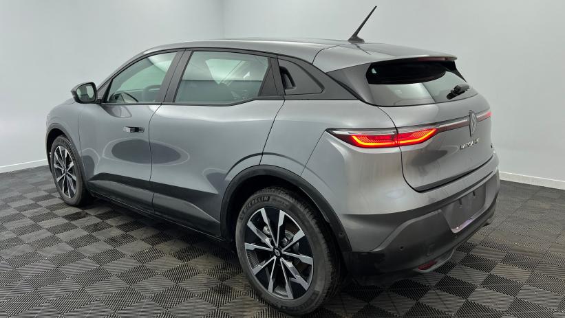 Aperçu du véhicule : 130 ch autonomie confort Evolution Gris Schiste avec 3975€ d'équipements inclus