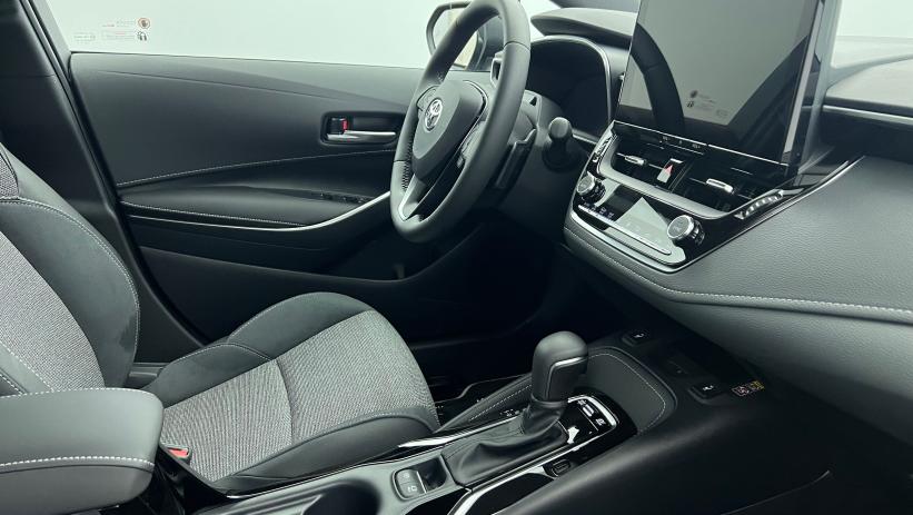 Aperçu du véhicule : Hybride 178ch Design Noir Intense avec 2390€ d'équipements inclus