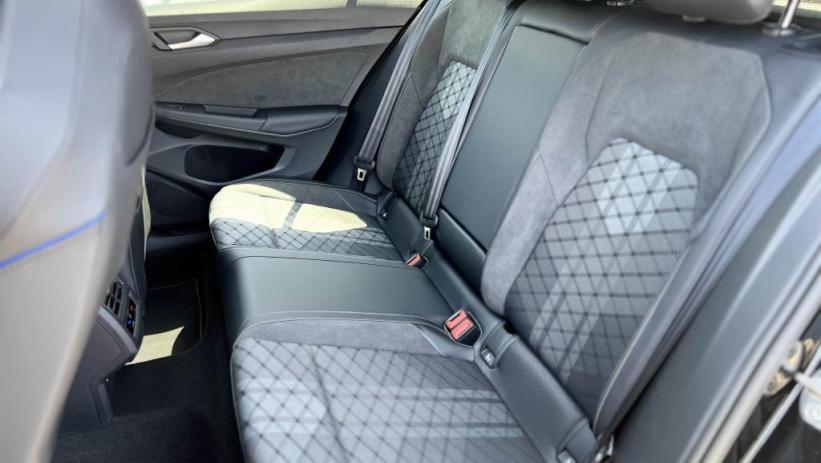 Aperçu du véhicule : R-LINE 2.0 TDI 150CV DSG7 + TOIT PANORAMIQUE + JA18 YORK + PACK HIVER + NEUF 0KM