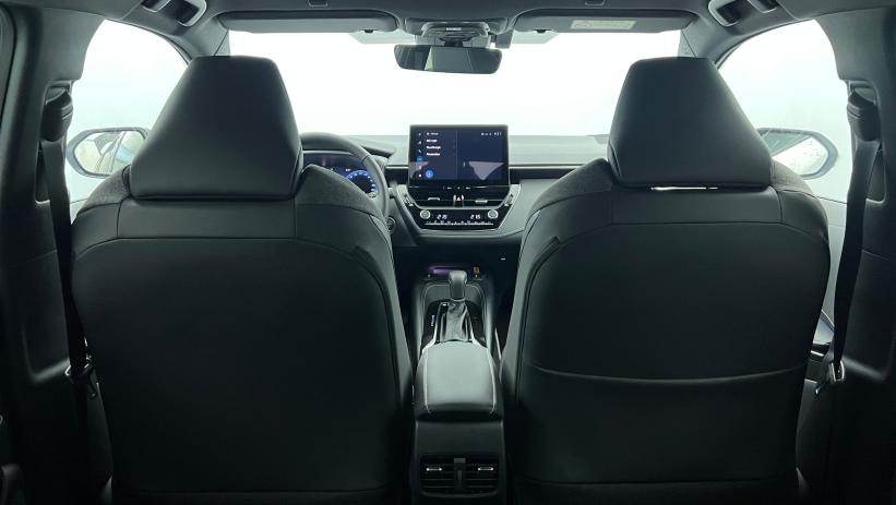 Aperçu du véhicule : Hybride 140ch Design Blanc Pur avec 1590€ d'équipements inclus