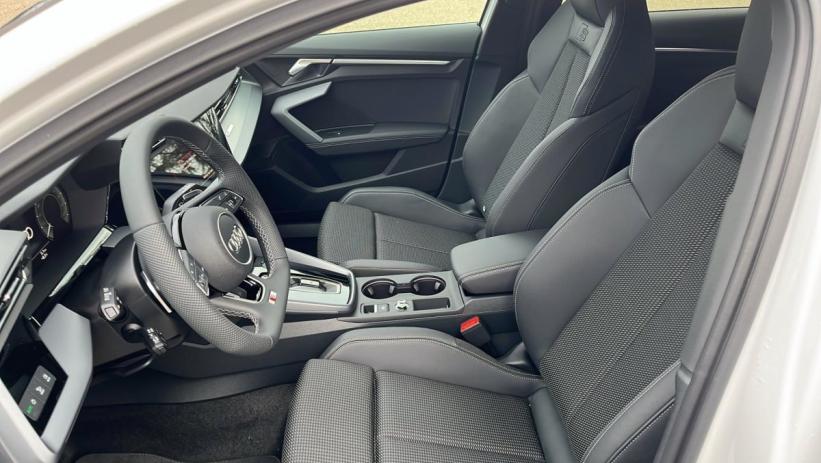 Aperçu du véhicule : 45 TFSI E HYBRIDE RECHARGEABLE 272 S TRONIC 6 S LINE