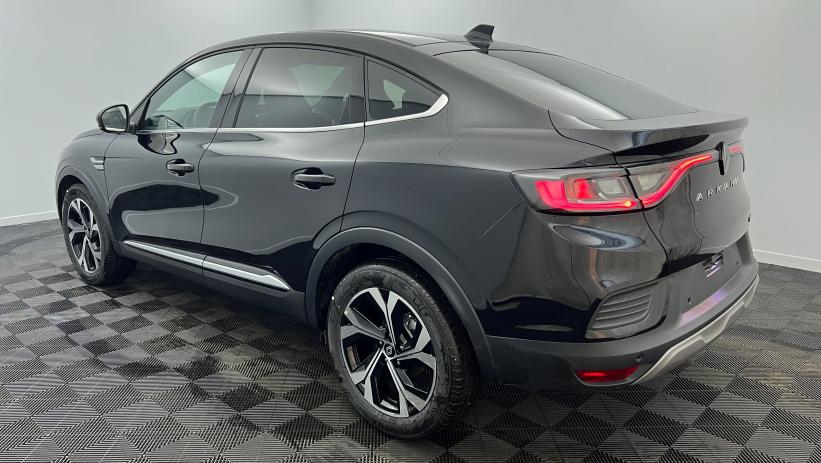 Aperçu du véhicule : E-Tech full hybrid 145 Techno Noir métal avec 1000€ d'équipements inclus