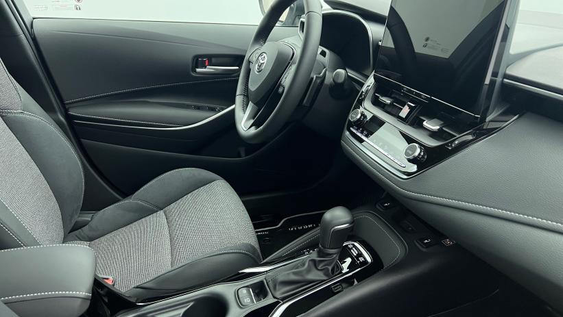 Aperçu du véhicule : Hybride 178ch Design Gris Argent avec 2540€ d'équipements inclus