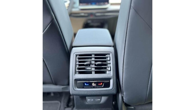 Aperçu du véhicule : R-LINE 2.0 TDI 150CV DSG7 + TOIT PANORAMIQUE + JA18 YORK + PACK HIVER + NEUF 0KM