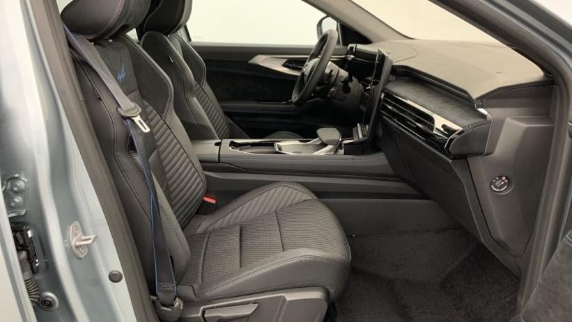 Aperçu du véhicule : FULL HYBRID E-TECH 200 CH 7PL ESPRIT ALPINE