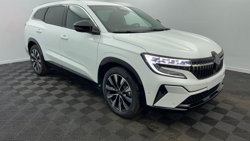 Aperçu du véhicule : E-Tech full hybrid 200 Techno Blanc Nacré avec 1950€ d'équipements inclus