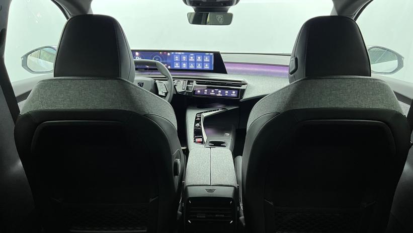 Aperçu du véhicule : Nouveau Hybrid 145 e-DCS6 GT Blanc Okénite avec 2470€ d'équipements inclus