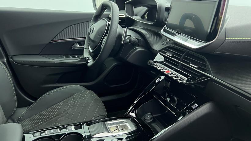 Aperçu du véhicule : Hybrid 145 e-DCS6 GT Blanc Okénite avec 4420€ d'équipements inclus