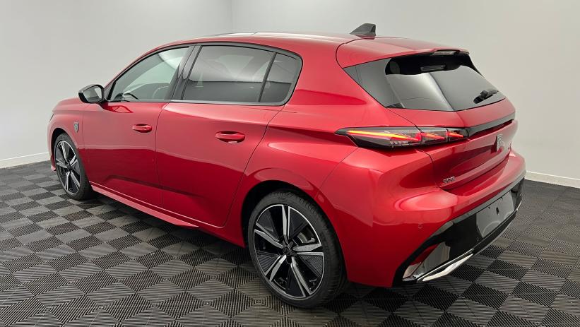 Aperçu du véhicule : BlueHDi 130ch S&S EAT8 GT Rouge Elixir avec 4700€ d'équipements inclus