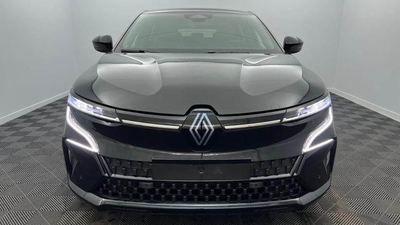 Aperçu du véhicule : 220 ch autonomie confort Techno Noir Etoilé avec 4000€ d'équipements inclus