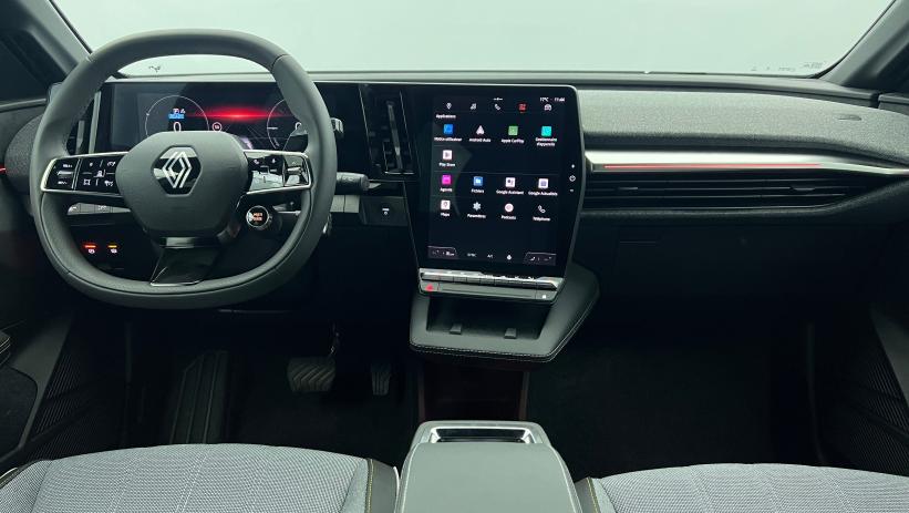 Aperçu du véhicule : 220 ch autonomie confort Techno Noir Etoilé avec 4000€ d'équipements inclus