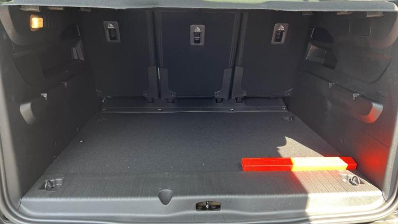 Aperçu du véhicule : MAX VP M 1.5 BLUEHDI 130CV EAT8 + ADML+ PACK HIVER + NEUF 0KM