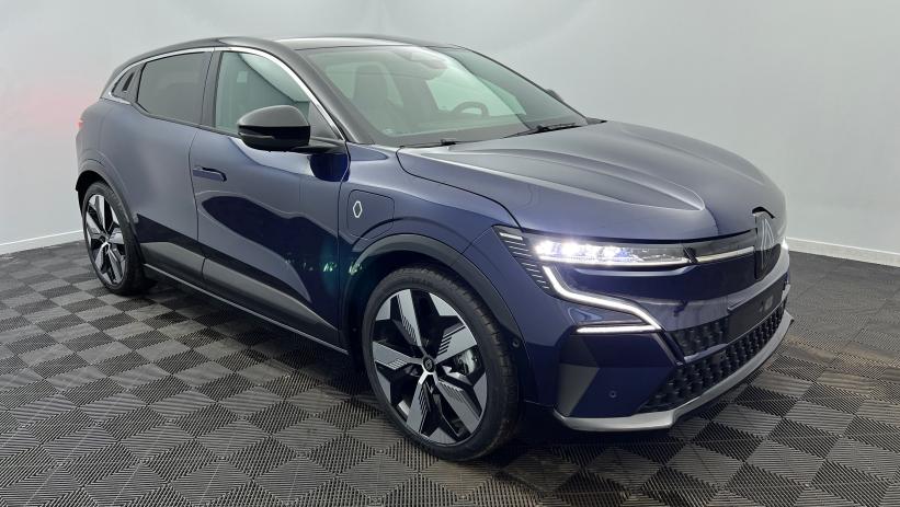 Aperçu du véhicule : 220 ch autonomie confort Techno Bleu nocturne - Toit Noir Etoilé avec 4800€ d'équipements inclus