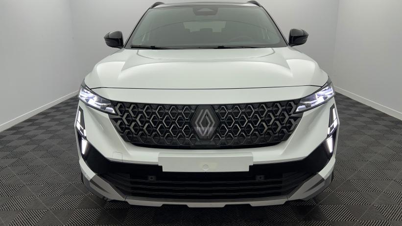 Aperçu du véhicule : full hybrid E-Tech 200 ch Esprit Alpine Blanc Nacré - Toit Noir Etoilé avec 3549€ d'équipements inclus
