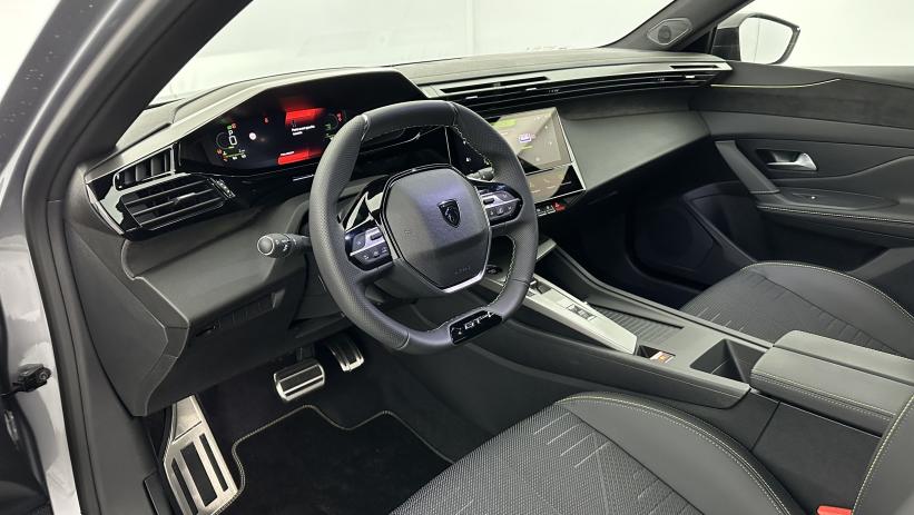 Aperçu du véhicule : III(2) 1.2 Hybrid 145ch GT e-DCS6