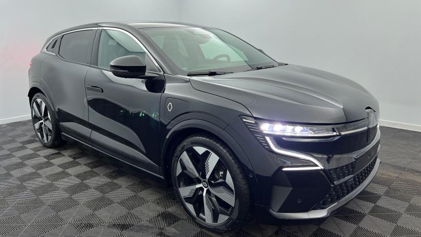 Aperçu du véhicule : 220 ch autonomie confort Techno Noir Etoilé avec 4000€ d'équipements inclus