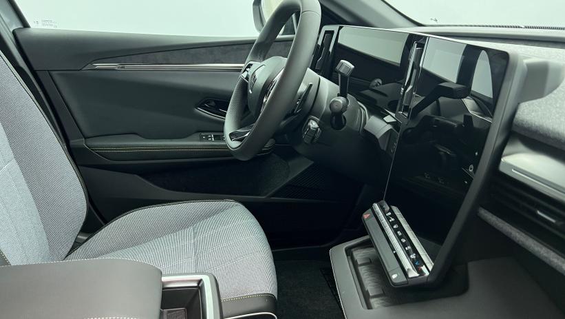 Aperçu du véhicule : 220 ch autonomie confort Techno Gris Schiste - Toit Noir Etoilé avec 4800€ d'équipements inclus